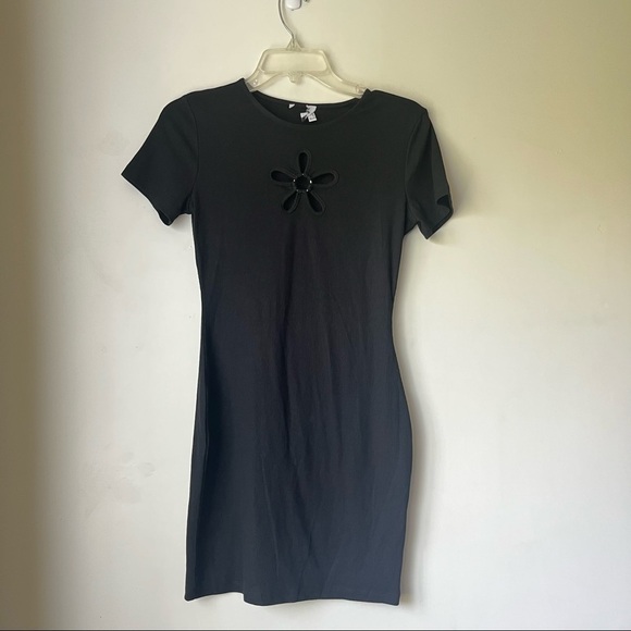 Princess Polly Black Flower Cut Out Tshirt Dress 6 - Picture 1 of 4